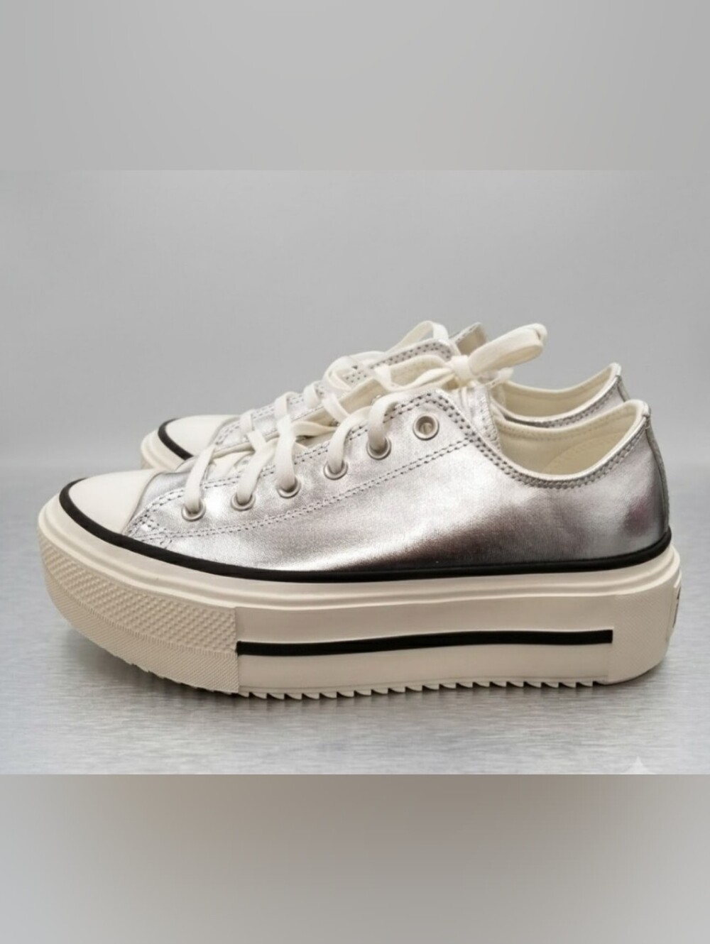 NEW! Converse Chuck Taylor Platform Low Top Sneakers Metallic Silver Sz 10 NWT - Picture 9 of 10